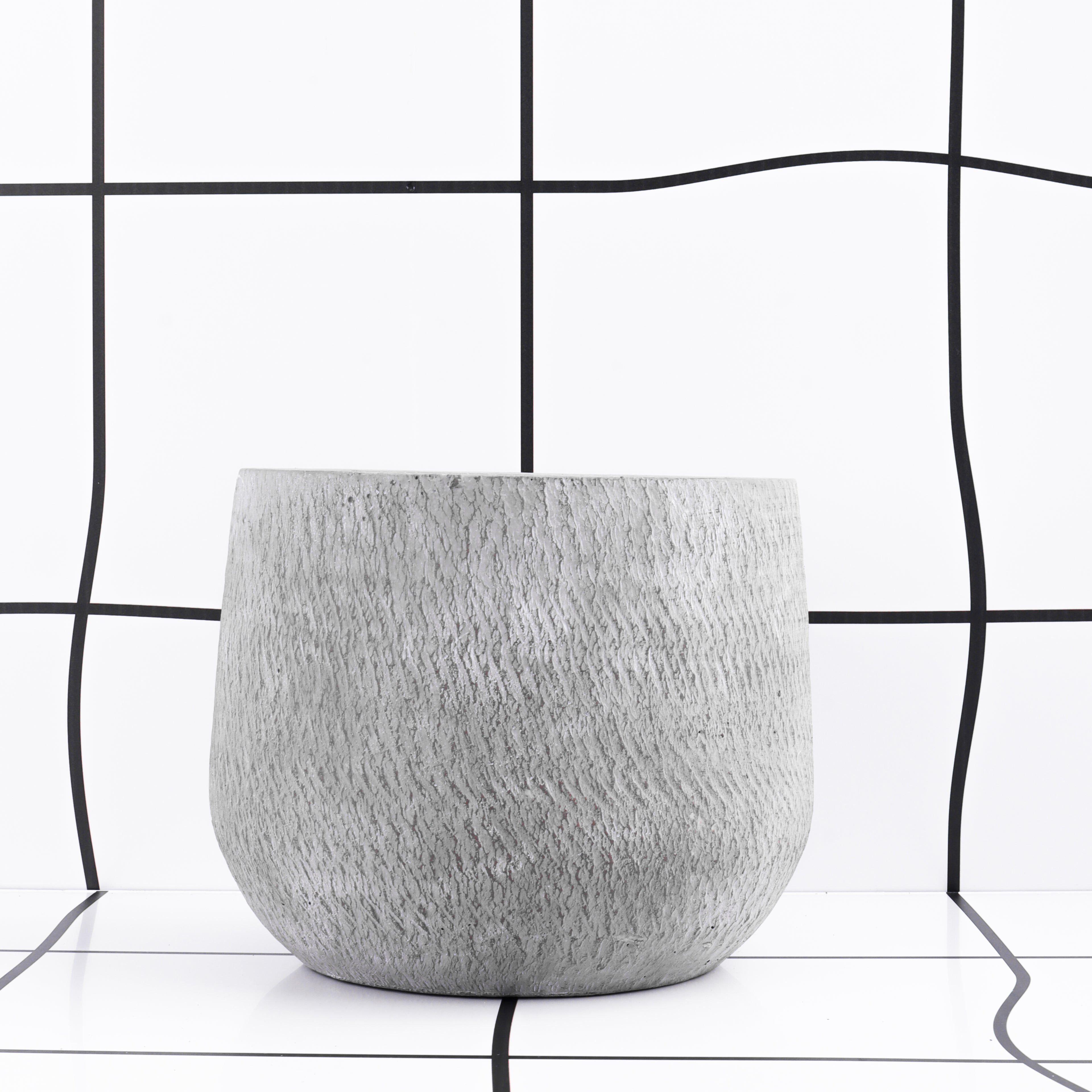 כד בטון אפור מעוצב