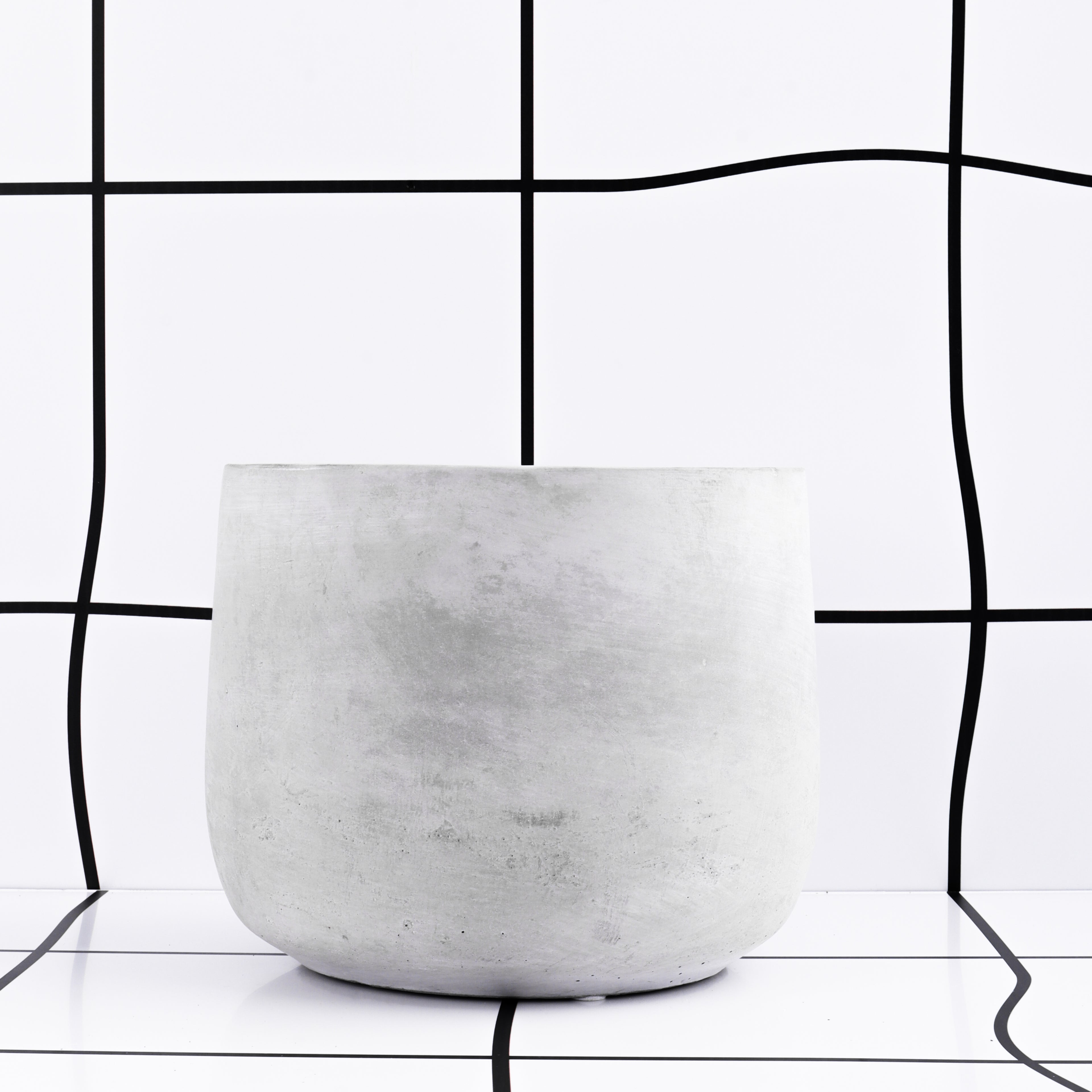 כד בטון אפור בהיר